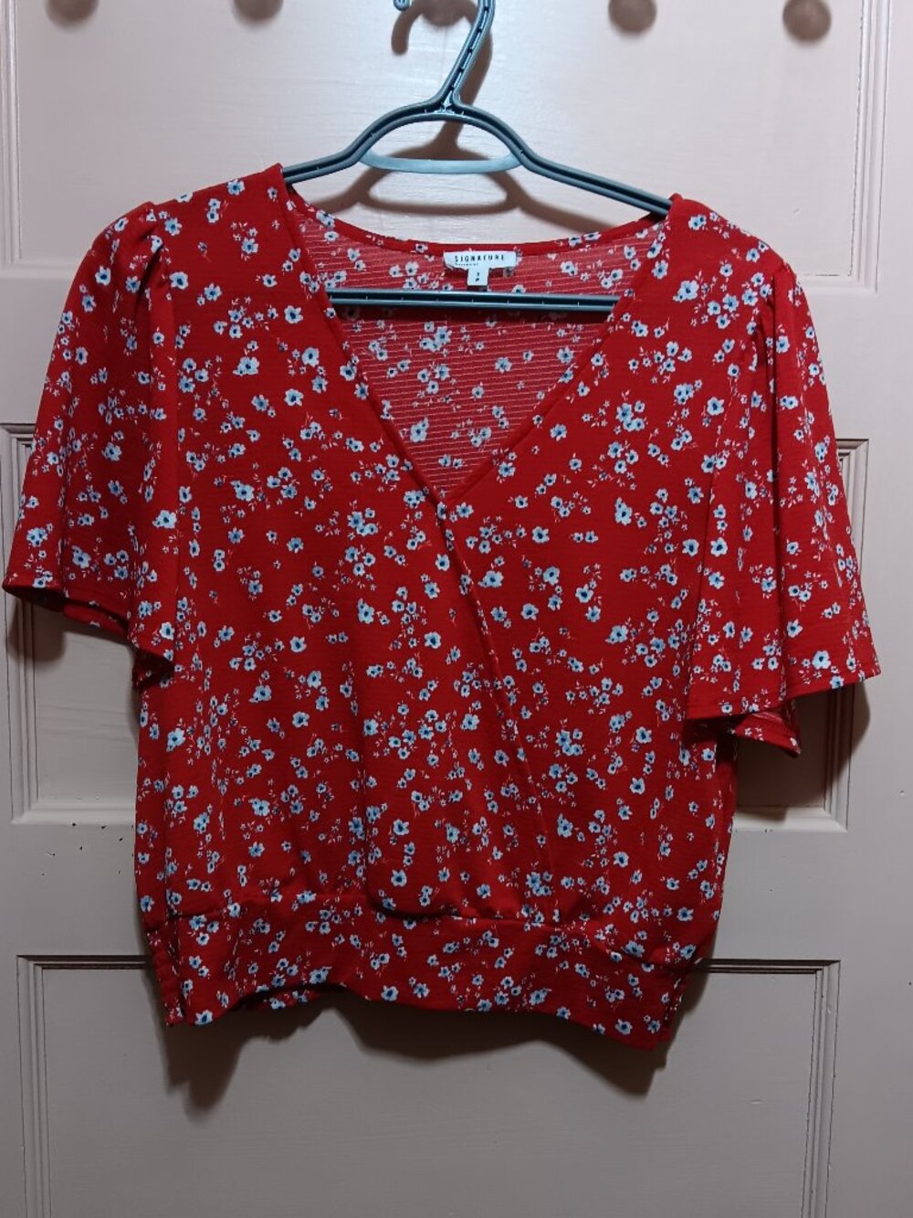 Signature by Reitmans Short Sleeved Red Floral Wrap Front Cropped Blouse